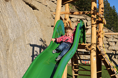 Rutsche in der Kinderspielwiese